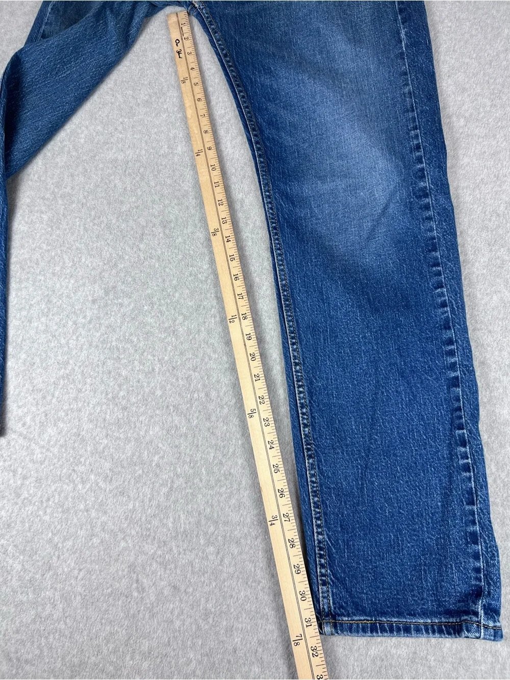 Levi’s Men’s Jeans 505 Classic Blue Straight Fit Size 32 Everyday Staple
